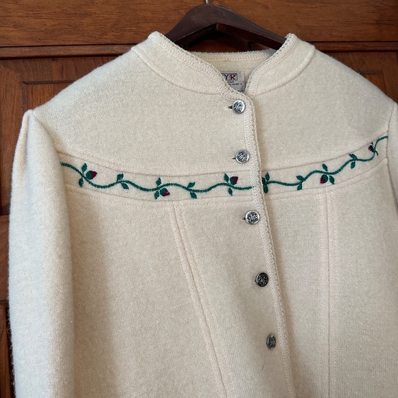 Vintage SKYR 100% Wool Embroidered Cardigan Sweater size 12 - Picture 4 of 9